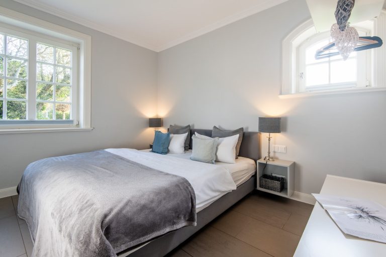 Doppelbett in Ferienwohnung auf Sylt